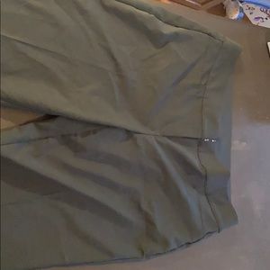 Never worn!! Very cute capris!